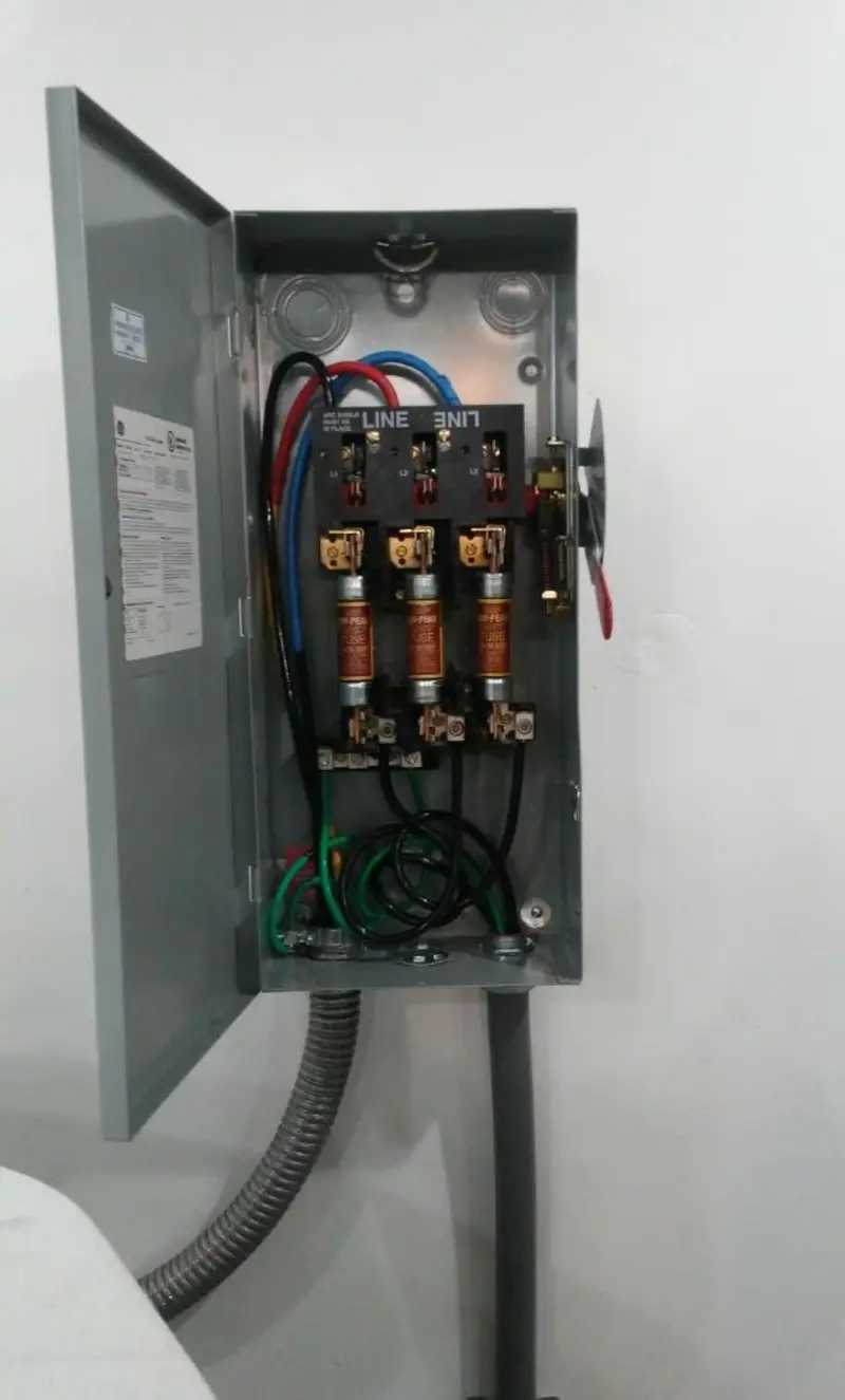Three-phase disconnect switch installed for Smoke Detector Installation in New Philadelphia